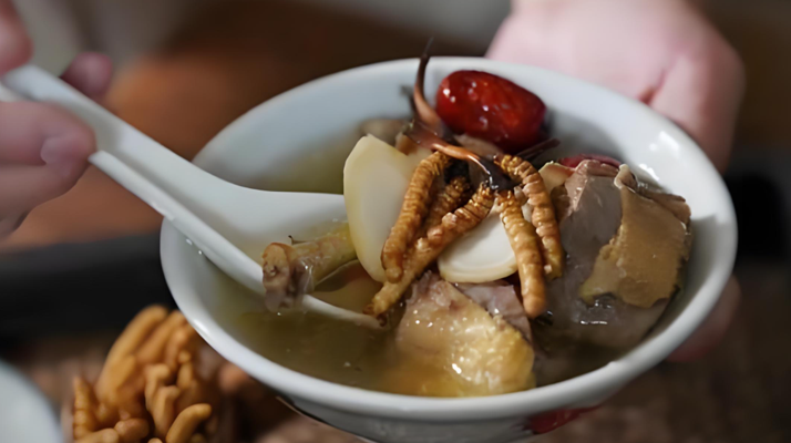 鸽子汤里放冬虫夏草好吗？